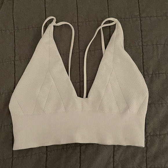 Tilly’s White Top - Picture 1 of 5